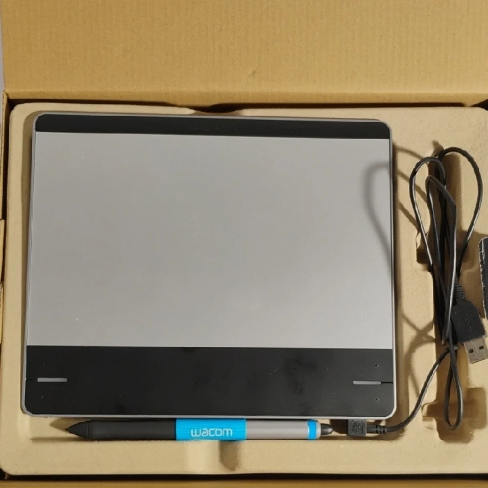 Intuos Wacom Black Digital Drawing Tablet with Stylet & Multi-Touch